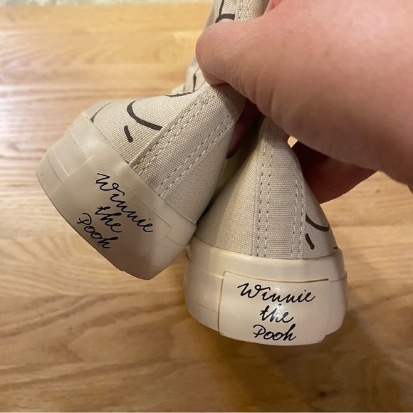 Disney Winnie the Pooh Canvas High Top Sneakers NEW Sz 8 Tan - Picture 6 of 7